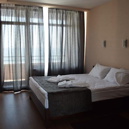 Viro Hotel Czarnomorsk Zewnętrze zdjęcie