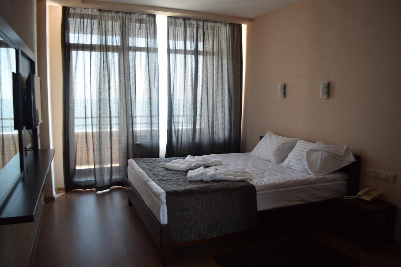 Viro Hotel Czarnomorsk Zewnętrze zdjęcie